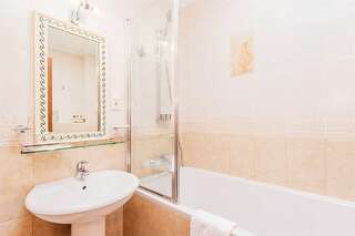 Гостиница Агора Алушта Улучшенный двухместный номер с 2 отдельными кроватями-2